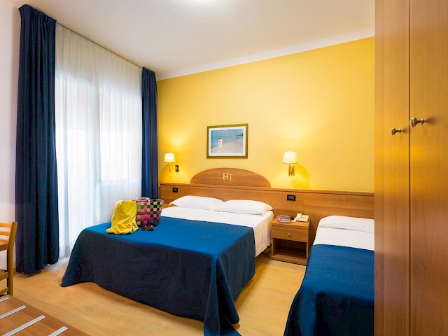 Double Room with Partial Sea View
