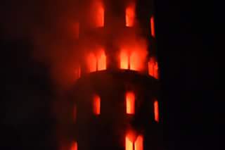 Fotografie del campanile incendiato